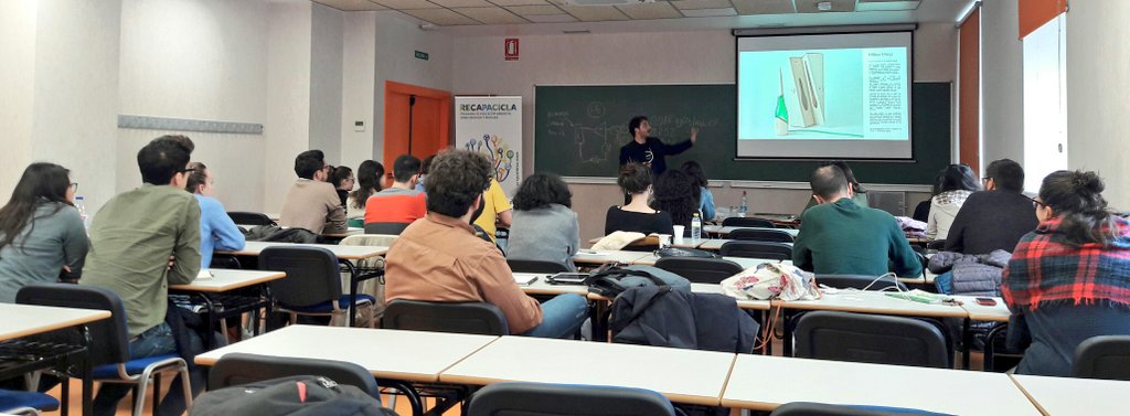 imaginaedoc's tweet photo. Alessandro Pucci de @Resilient_d explica cómo desarrollar proyectos de diseños a partir de residuos urbanos o industriales. ¡Los ejemplos practicos son muy interesantes! #recapacicla #ecodiseño #EconomiaCircular https://t.co/SJ92D5SdmU