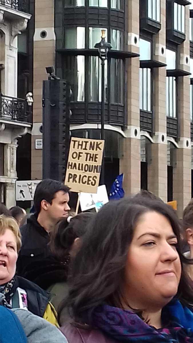 jennasaj's tweet photo. Don't underestimate the power of a large group of people finding humour in something they are deadly serious about. #PeoplesVoteMarch #RevokeArticle50 #ScientistsforEU
#Brexit https://t.co/8NfyTsdqFD