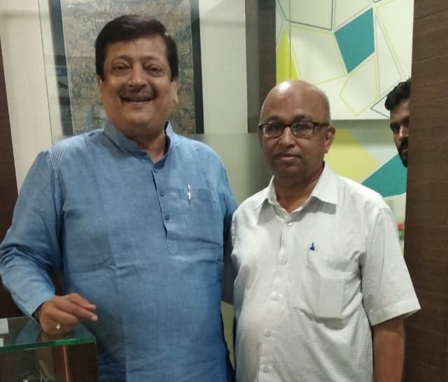 chheda_pravin's tweet photo. Handing over #Cancer treatment sanction letter from @PMOIndia to 19year old Cancer patient #RameshBhanushali from #Asalpha-#Ghatkopar in mumbai #MedicalGrant of 
₹3L from @PMOIndia
₹2L from @CMOMaharashtra
Big Thank you @narendramodi @Dev_Fadnavis @KiritSomaiya #NatubhaiParekh https://t.co/ybj1Ove4Gr