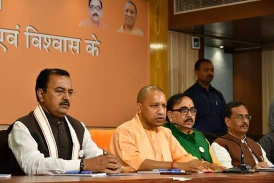 इन चारों माननीयों की चेहरे की मुद्रा से ही पता चलता है कि चारों आपस में कभी सहमत नहीं थे और न हैं।
लेकिन इन चारों की आपसी असहमति ने उ0प्र0 के समस्त #B.EdTET2011उत्तीर्ण #BJPकार्यकर्ताओ का जीवन बर्वाद कर दिया है।
<a href="/myogiadityanath/">Yogi Adityanath</a>
<a href="/drdineshbjp/">Dr Dinesh Sharma BJP</a>
<a href="/kpmaurya1/">Keshav Prasad Maurya</a>
<a href="/DrMNPandeyMP/">Dr. Mahendra Nath Pandey</a>
<a href="/AmitShah/">Amit Shah</a>