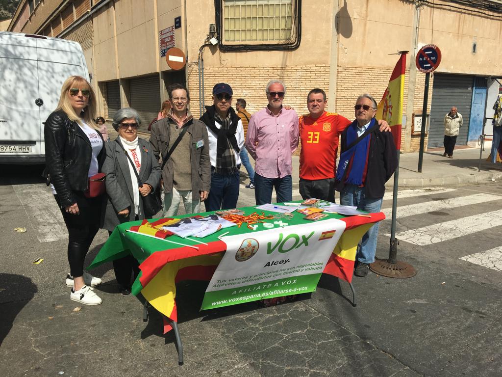 vox_alcoi's tweet photo. #Batoy con la #EspanaViva
#LaEspañaViva #VOXAvanzaEnAlicante
#VoxAvanzaEnAlcoy
#VoxAlcoy
#Alcoy #Alcoi
@alicante_vox @vox_es https://t.co/76BsECtmFr
