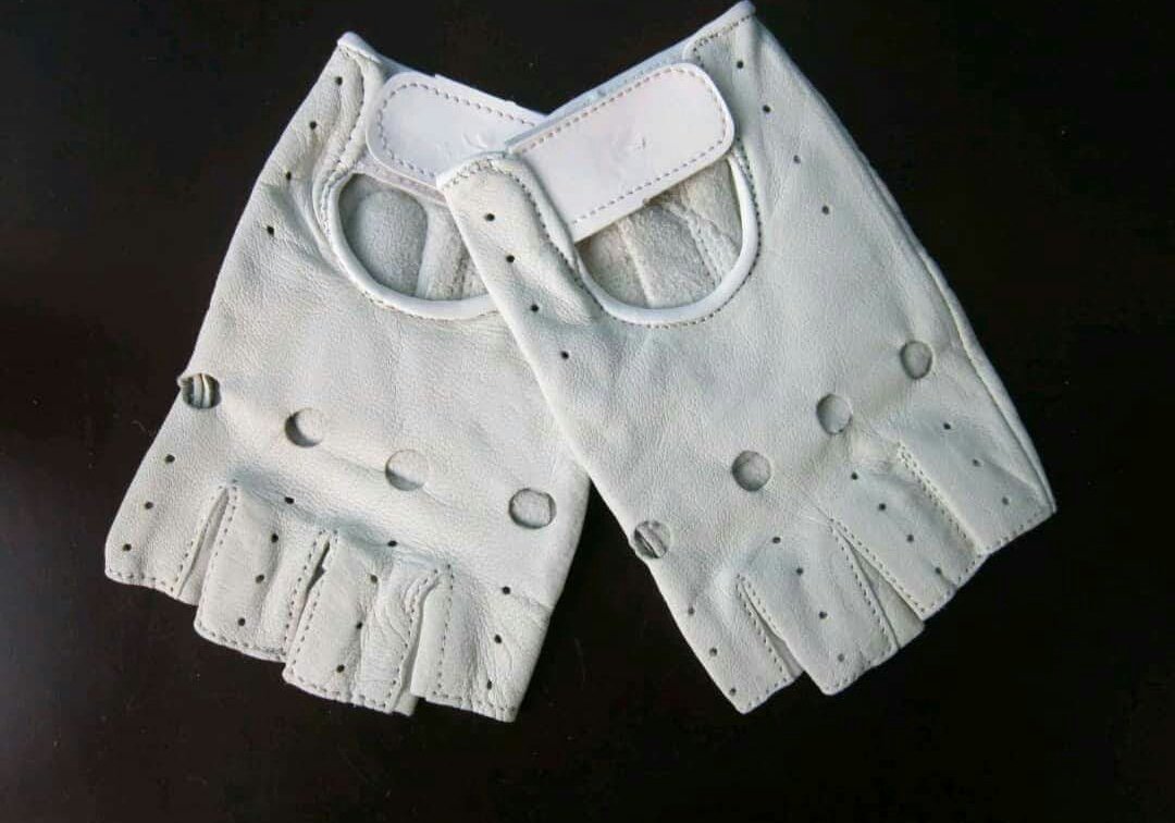 DiffuSports's tweet image. Vintage Gloves