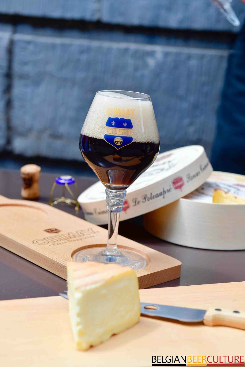 Beer_Tourism's tweet photo. Cheese and beer, a match made in heaven... pairing it up with a Chimay bleue vieillie en barriques 2017 and a creamy Chimay Poteaupré cheese. https://t.co/cV8DZxsJBR #chimay #cheeseandbeer #belgianbeer #beertourism #trappistbeer #poteaupré #cheese #beer https://t.co/SX2MKgfIZa