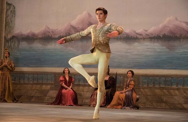 ilariobond's tweet photo. I want to be free. The White Crow 

The true story of an incredible journey by a unique artist who transformed the world of ballet forever. https://t.co/h20w0qzkxP