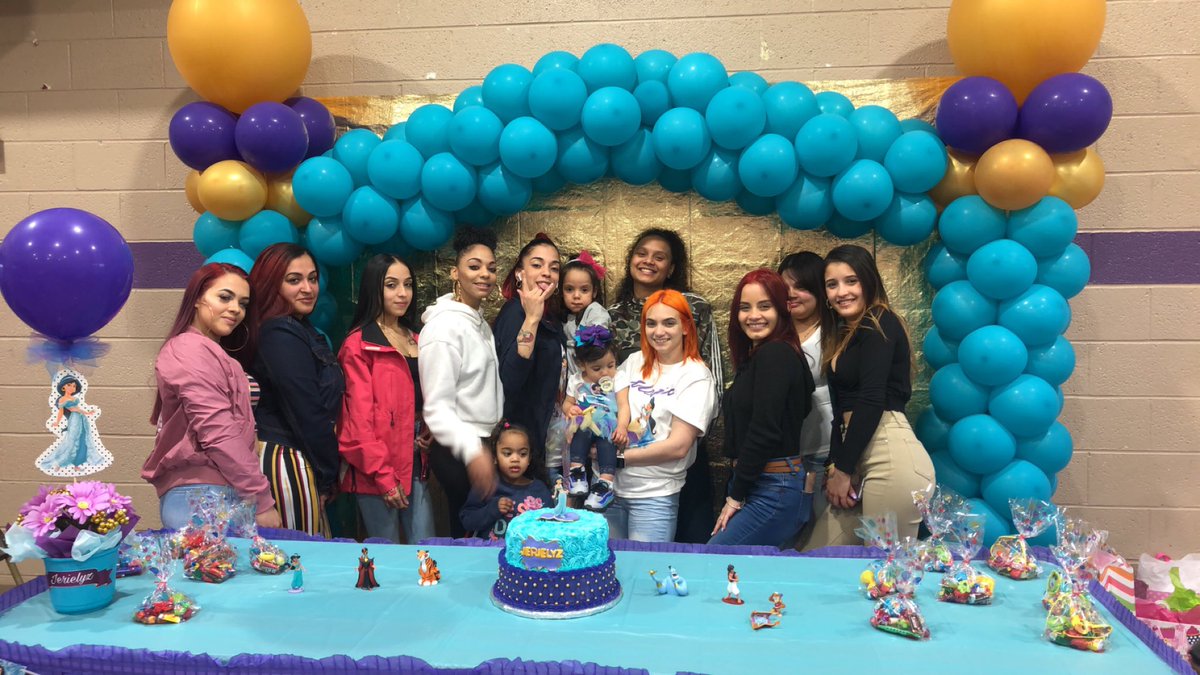 Lalala_Soniaa's tweet image. Friendssss and family 🤞🏻❤️ #LoyalASF