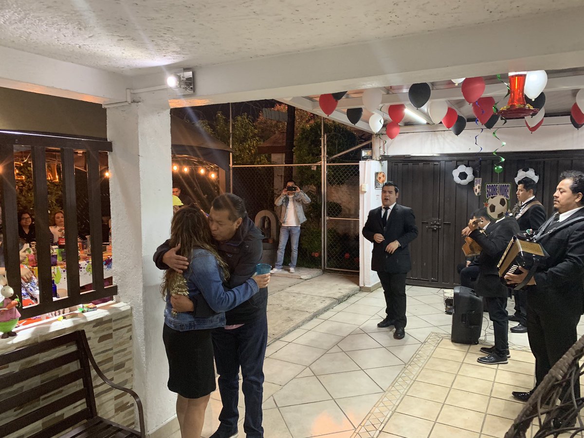 DannydeReyna's tweet photo. Y es q verte sonreír es mi mayor felicidad... #TeAmo #SiempreJuntos #FamiliaGH #HbdSis #Sorpre #Sweet35 #HappyDays https://t.co/H20Y36IVhy