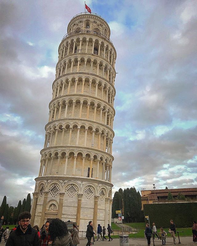 UnivergelStudio's tweet photo. Waiting for something to lean on since 1372 😂 #leaningtowerofpisa #pisaitaly https://t.co/Iu0m1gaJVB https://t.co/hb66kEpERB