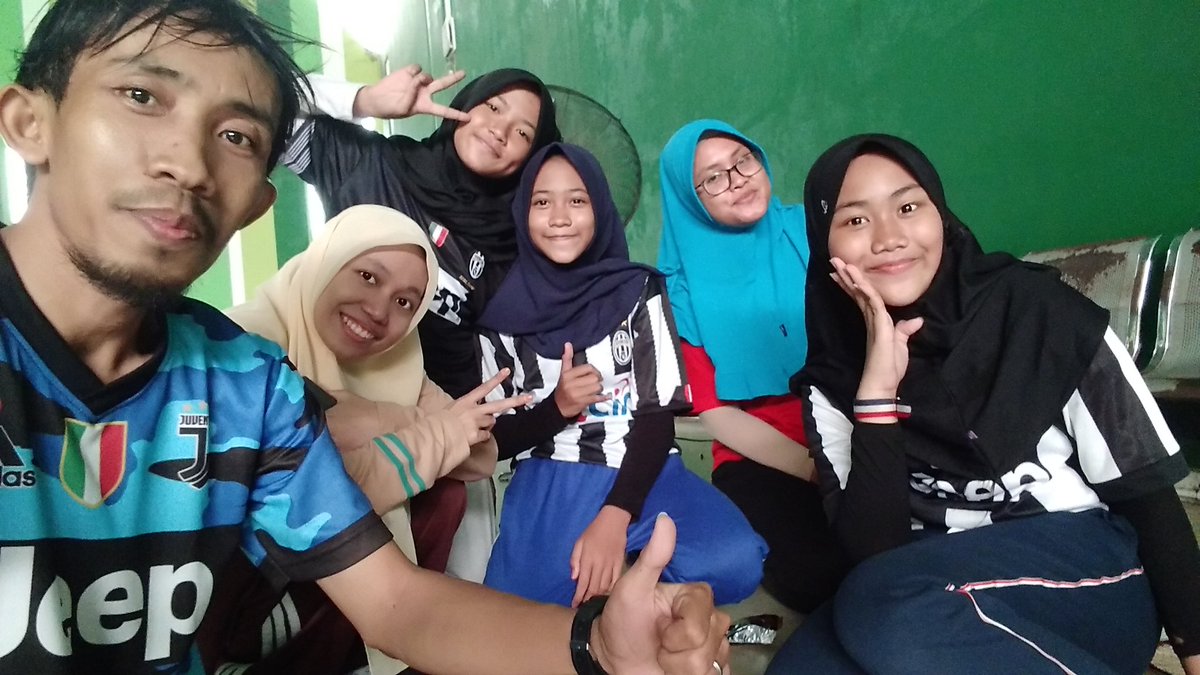 JCI_Gresik's tweet photo. Badminton day
@DonnaJCI_Gresik @siiemak https://t.co/TJZt1fhiNH