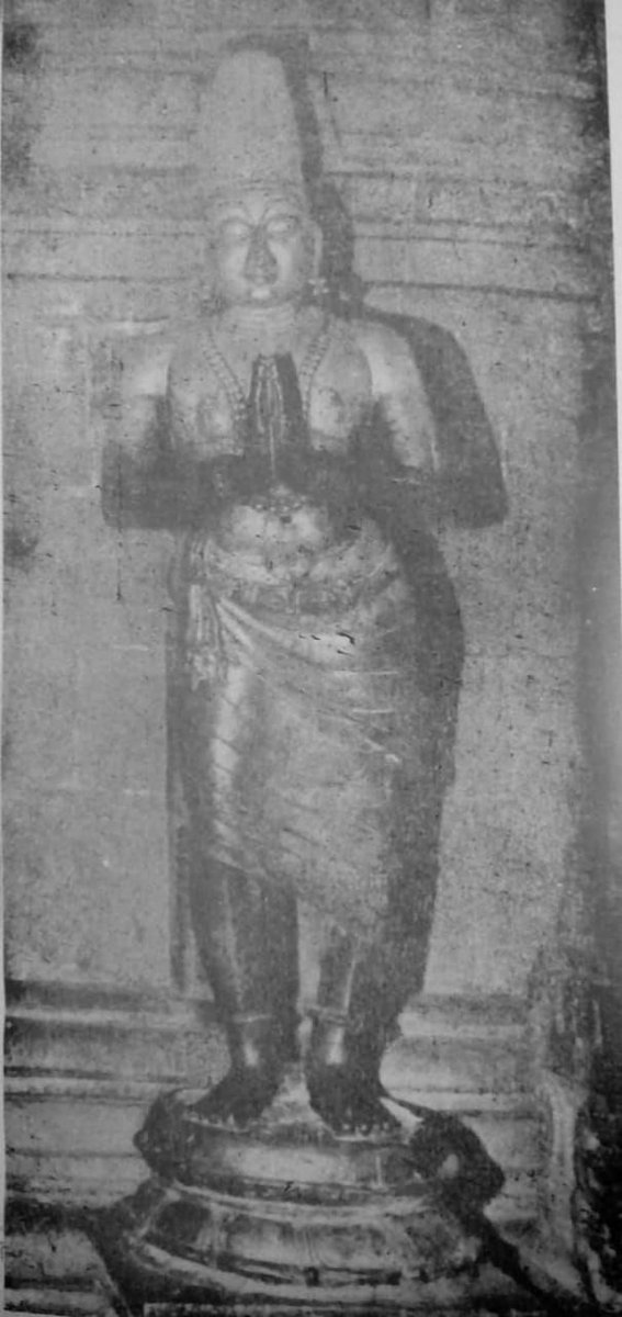 TempleConnect_'s tweet photo. There are statues of 3 #Vijayanagara emperors in Tirumala temple, right after Mahadwara (Rajagopura).
1. #Krishnaraya with wives.
2. #Tirumalaraya with wife.
3. #Venkatapatiraya (Venkata-II).
Thus we see 1 emperor from Tulu dynasty & 2 from Aravidu dynasty in Swamy #kainkarya. https://t.co/H0aahzUbl5