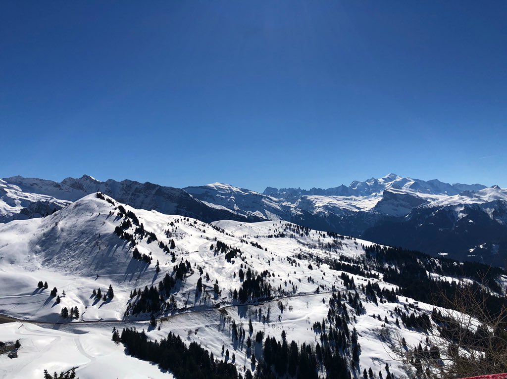 HopeFresh's tweet image. Day 444.  Lads and Dads ski trip.  Beautiful weather, beautiful people.