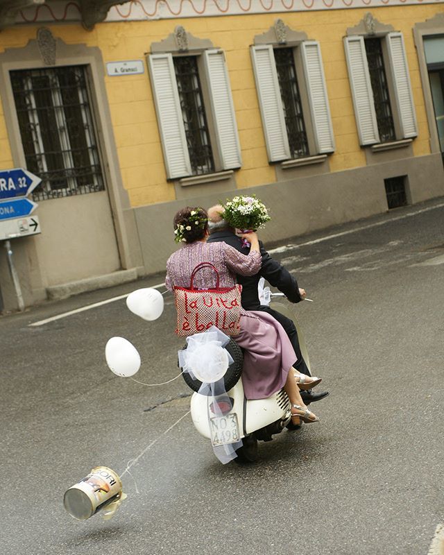 waitandsee_mi's tweet photo. #Lavitaèbella 💐🛵 ❤
Find in store Our #Bespoke #Jutebag
#VivaGliSposi 😍
Discover MORE STYLES 👉 LINK in BIO
We are working on our e-commerce ⚡🛒
In the meantime please write to
💌 eshop@waitandsee.it
#RememberToDance #WaitandSeeStyle More on https://t.co/erbFIYt9SW #waitand… https://t.co/S9Q0cDJWP0
