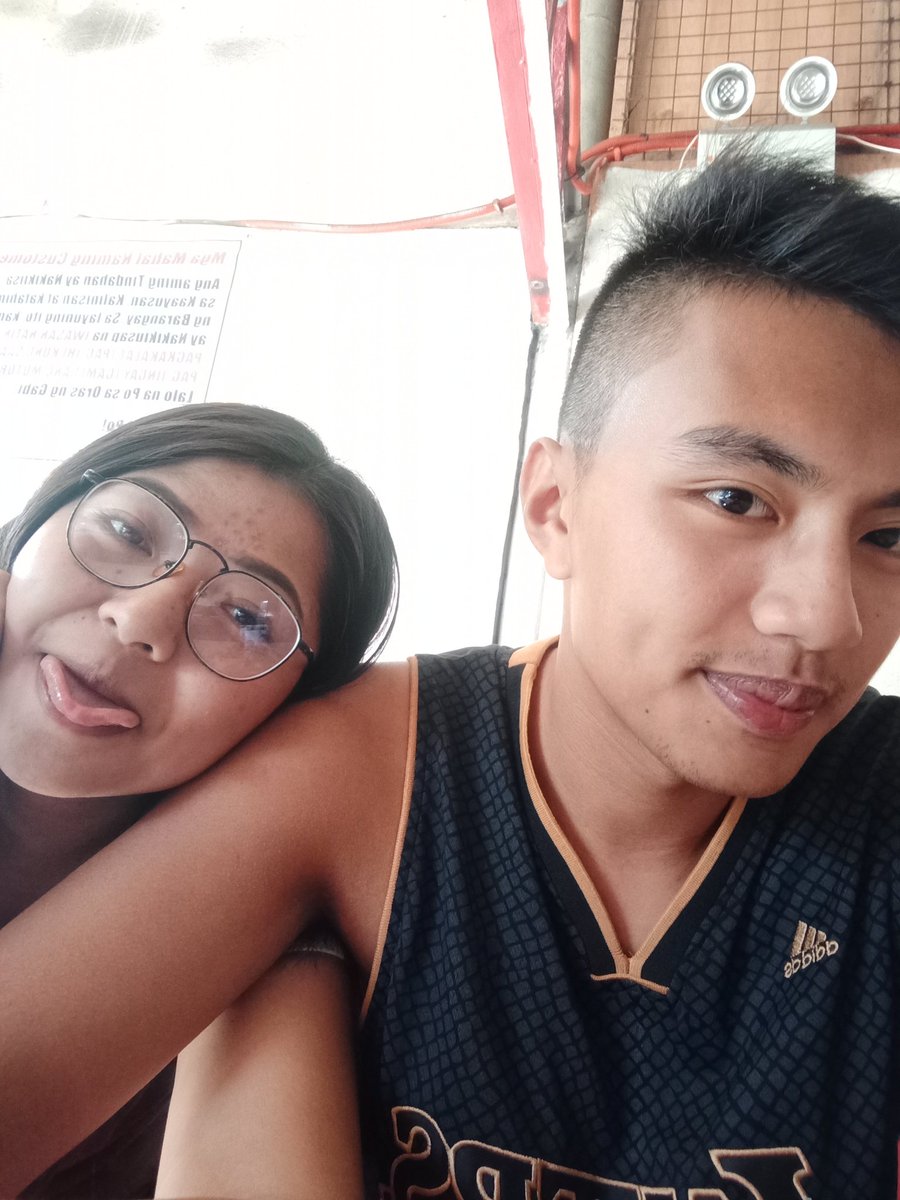 EmilGepayaRamos's tweet photo. @lipa kinginang buhok yaan Hahaha
#feelingLDR Hahaa
@mendozameyeth https://t.co/usiWrg38bp