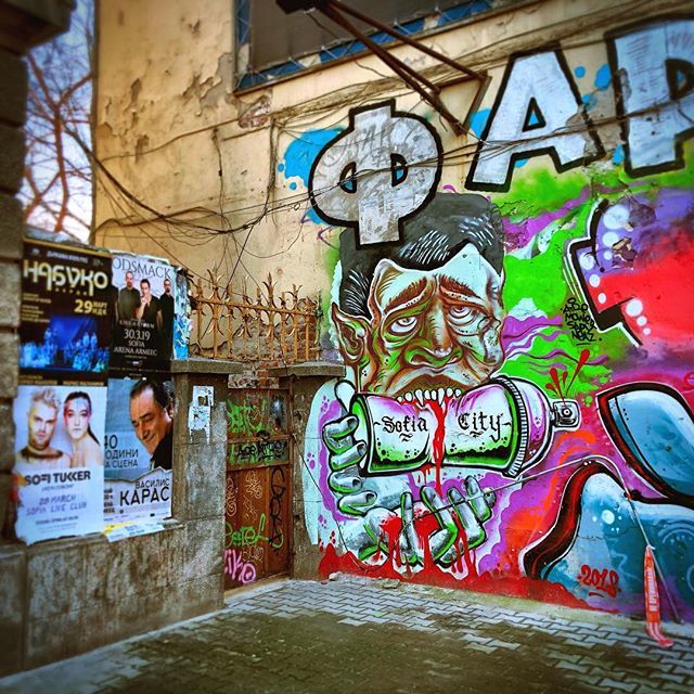 dan_jeannotte's tweet photo. #sofiacity #graffitivampire
#atde #mower #sapy #neaz
#graffitiigers #instagraff #arteurbano #streetarteverywhere #sofiastreets #bulgaria https://t.co/Sw48W7ufR7 https://t.co/ynJcqG8dn3