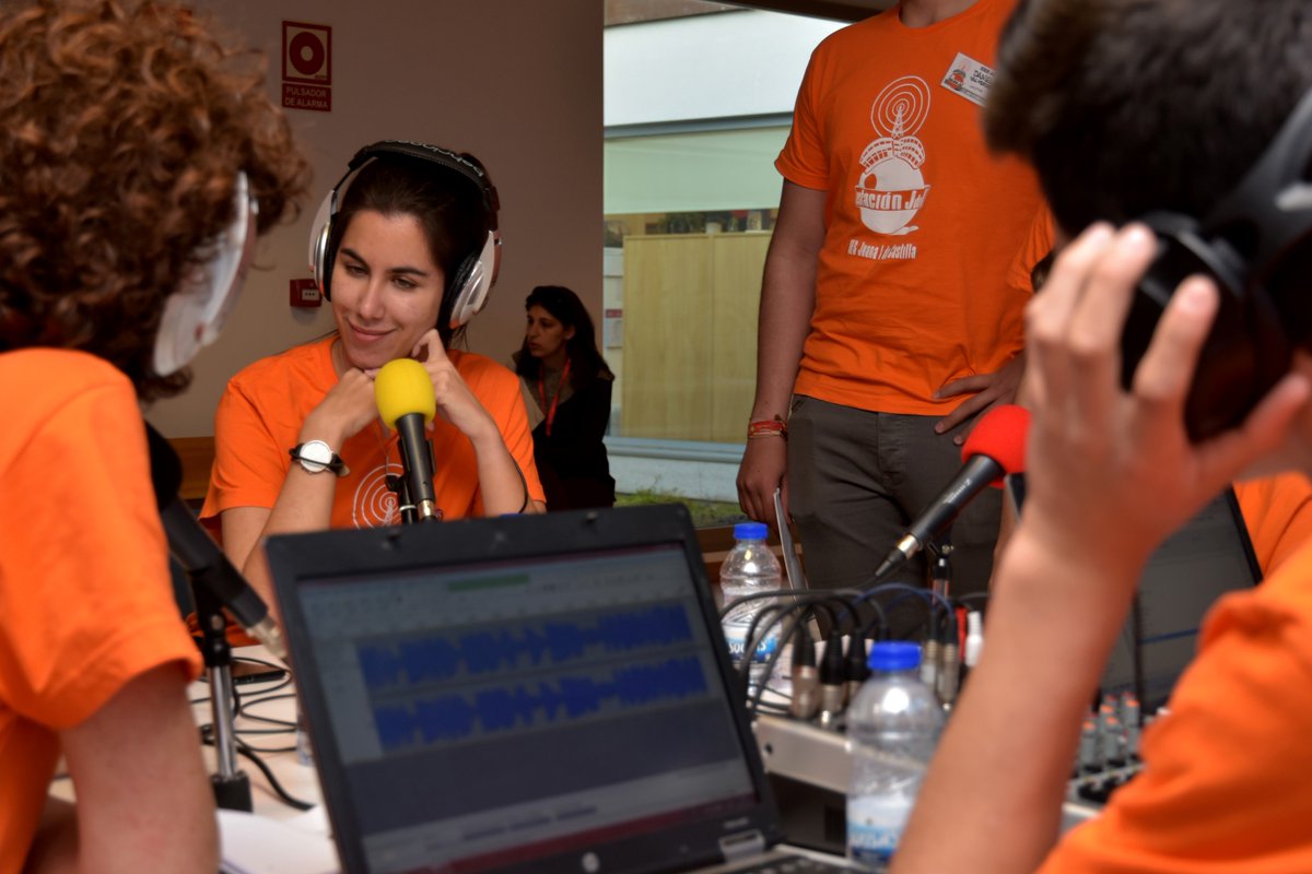 Susana Arcos Trancho (@susanarctrancho) on Twitter photo Mejores MOMENTOS con <a href="/JdeK_radio/">estación JdeK</a> en <a href="/C_ConEuterpe/">Congreso Con Euterpe</a>. Alumnos entregados, fantásticos invitados. Lujos que #coneuterpe19 nos ha permitido vivir. Programa: 👉ivoox.com/2013-03-22-con… <a href="/IrisElk/">Stand by me ⚡</a> <a href="/zorrillaradio/">((ZRaDiO))</a> <a href="/SantiSerratosa/">Santi Serratosa</a>. FOTOS radio y escaramuZAS: <a href="/colembolo/">fcb</a> Mejores MOMENTOS con <a href="/JdeK_radio/">estación JdeK</a> en <a href="/C_ConEuterpe/">Congreso Con Euterpe</a>. Alumnos entregados, fantásticos invitados. Lujos que #coneuterpe19 nos ha permitido vivir. Programa: 👉ivoox.com/2013-03-22-con… <a href="/IrisElk/">Stand by me ⚡</a> <a href="/zorrillaradio/">((ZRaDiO))</a> <a href="/SantiSerratosa/">Santi Serratosa</a>. FOTOS radio y escaramuZAS: <a href="/colembolo/">fcb</a>