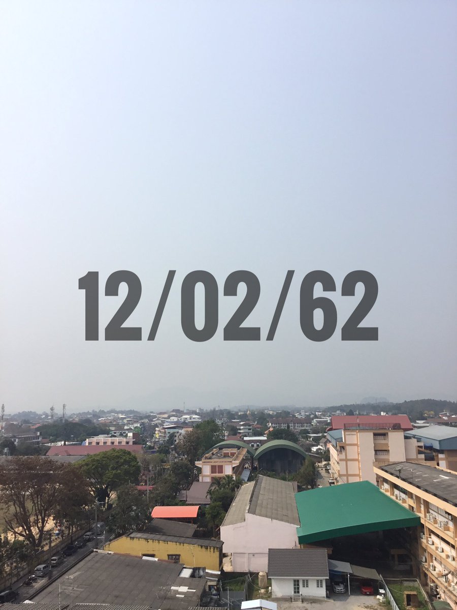 lim_chenyang's tweet photo. สำหรับคนที่ยังไม่เข้าใจว่าปัญหาฝุ่นภาคเหนือมันรุนแรงขนาดไหน จากภาพ 3 ภาพ คือถ่ายที่ จ.เชียงราย หลังห้องเราเอง ถ่ายแบบปกติ ไม่แต่งไรเลย รูปแรก ถ่ายตอนเดือนพฤษภาคมปีก่อน รูปที่สองถ่ายตอนเดือนกุมภาพันธ์ปีนี้ ซึ่งเป็นช่วงเริ่มต้นฤดูหมอกควัน (1) https://t.co/0Mvak7gDqe