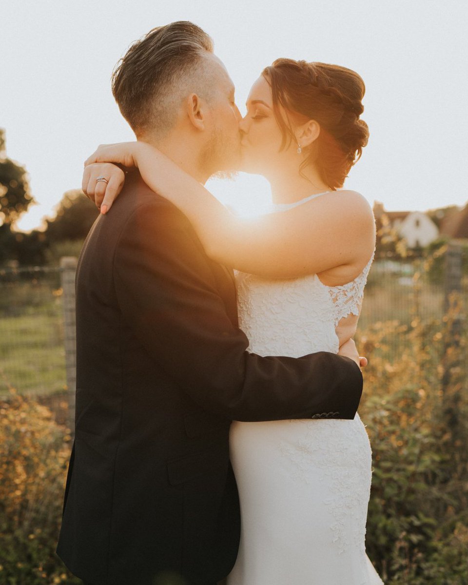 MrsPandP's tweet photo. Introducing Alternative Wedding Photographer @GraceEliz_Photo
https://t.co/qYk7EQATop
#AlternativeWeddingPhotographer #AlternativeWeddingPhotography #NaturalWeddingPhotography #EssexWeddingPhotographer #LifestylePhotographer #BlogSponsor https://t.co/jN0g2oZDhO