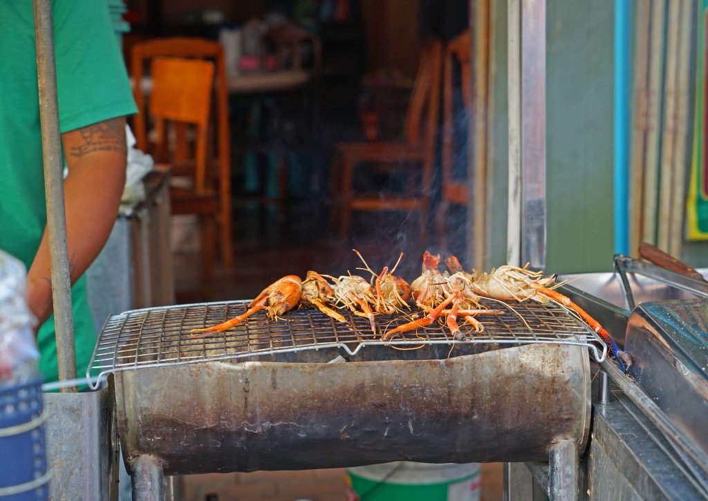 lightchaser8's tweet photo. Photo Gallery: 48 Hours to Eat in Amphawa, Thailand https://t.co/1vjWaKTeQw https://t.co/lOYElUfNAP