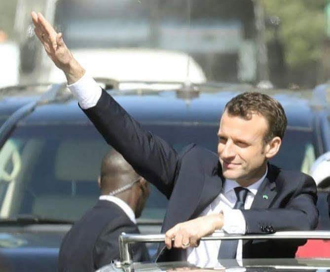 Kristen_wolf_'s tweet photo. "Le fascisme, c'est le mépris. Inversement, toute forme de mépris, si elle intervient en politique, prépare ou instaure le fascisme." Albert Camus💡
#GiletsJaunes #Macron #Mepris #Repression #Autoritarisme #Totalitarisme #Extremisme #Fascisme https://t.co/c89M4epfO2