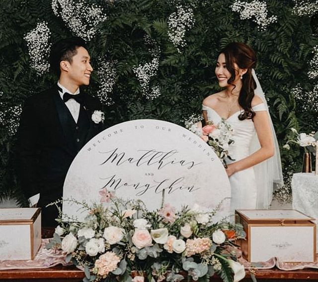herworldbrides's tweet photo. Congrats to our March issue's cover couple Mongchin (@mongabong) and Matthias (@matthiashaha) who tied the knot in a beautiful celebration yesterday! 👰❤🤵 Repost: @mongabong
Wedding styling: @wulalaaa

#mattlyinlovewithmong #justmarried #weddingssg #s… https://t.co/wdN4KD7JSu https://t.co/xo1DvolRdb
