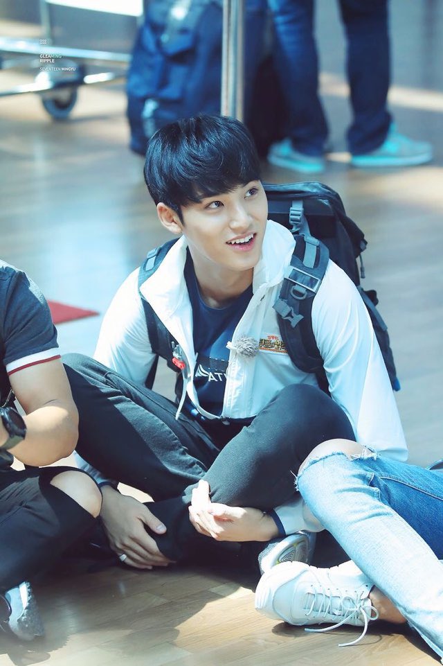 mindaengyu's tweet photo. he tiny TINY https://t.co/P13MNZ0blR
