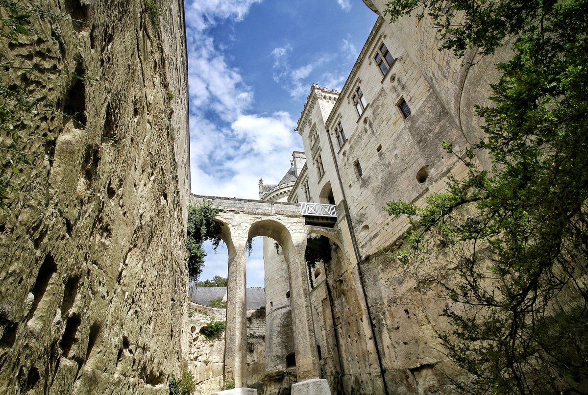 BrezeChateau's tweet photo. 👉 Nous vous accueillons TOUS LES JOURS de 10h à 18h pour découvrir une incroyable forteresse troglodytique au château de Brézé ! 😉 Voici quelques photos qui annoncent ce que vous découvrirez lors de votre visite... 🏰 #ValdeLoire #Patrimoine https://t.co/aYVmO69zJu