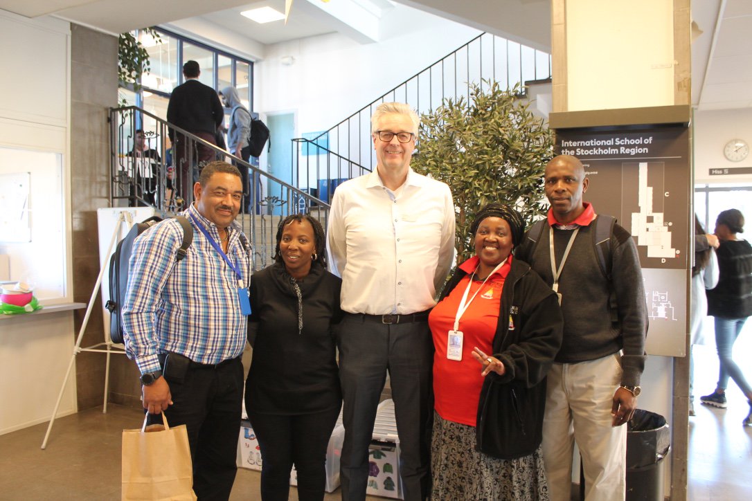EMubuntu's tweet photo. "We are eager to partner with your school on student project projects,' were the encouraging words from ISSR DP Coordinator, Mr Phil Spires at ISSR in Stockholm during #SwedenDay3 #AccountabilityThinking @JmTsharane @resandrews @siphosethups @KwavuSA @SwedeninSA @mbonambi_linda https://t.co/BkLiAYEZLZ