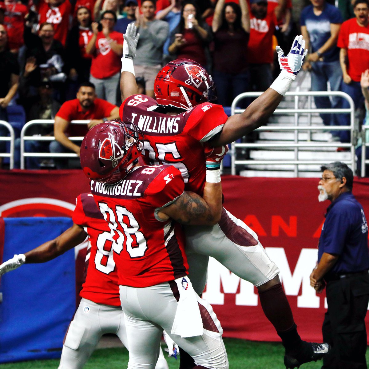 SACommandersFR's tweet image. 4 victoire de suite, en tête de la division quoi qu'il arrive lors du match de ce soir entre les @SDFleetFR et les @FrHotshots, et à 1 follower d'atteindre la barre symbolique des 100. Que demander de plus ? #TakingCommand