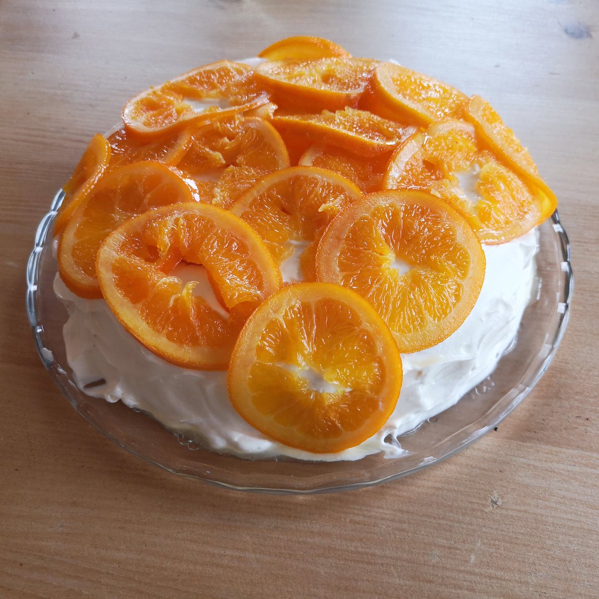 You know the drill, it's a flippin gorgeous Sunday morning so what better way to start it than by grabbing a slice of this amazing orange and cranberry cake topped with a delectable cream cheese frosting and candied orange slices. Gluten free and ready when you are.
🍊🌞☀️🌻🌷