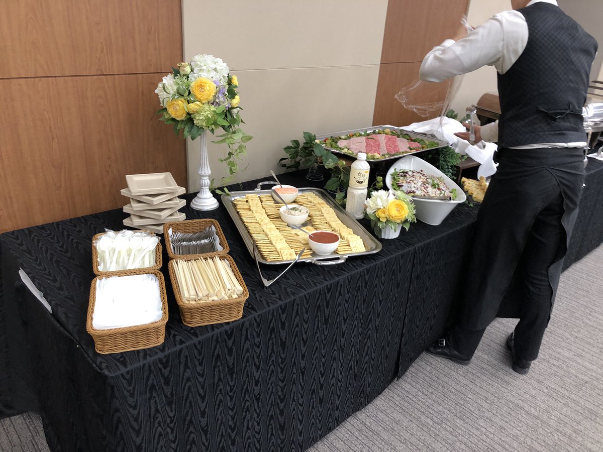 BloggersFes's tweet image. 懇親会準備中です。
#ブロフェス2019