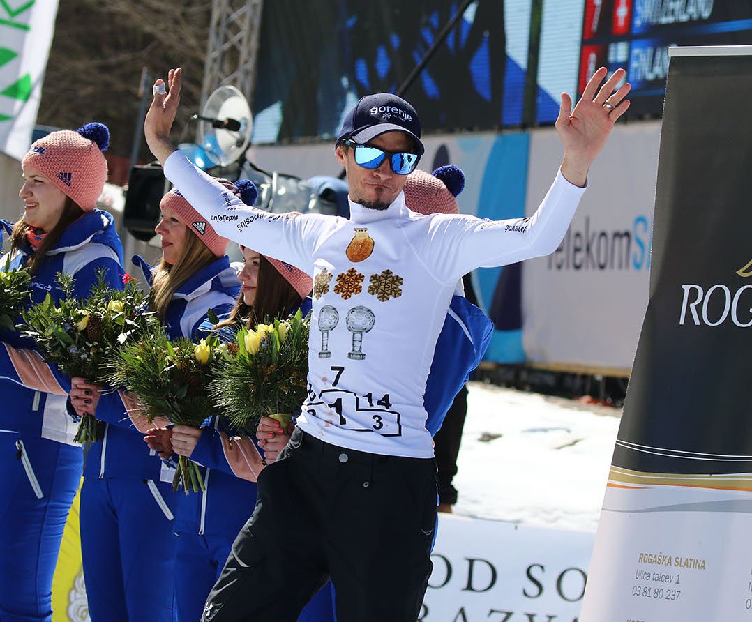 FISskijumping's tweet photo. Thanks a lot, Robi!
It was a great honor and joy to work with you over the past years. We wish you a great future with your family!
Hvala lepa!
#skijumping #FISskijumping #Planica2019 https://t.co/DAHZxci5Uu