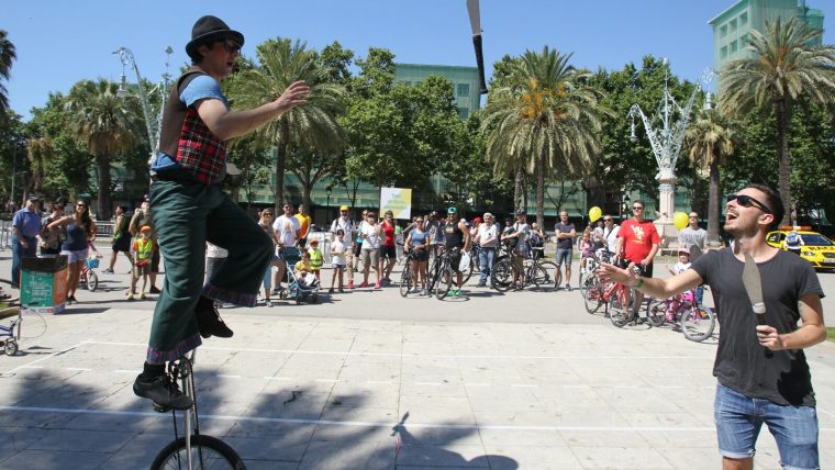 barcelona_cat's tweet photo. Made any plans for the #weekendBCN yet? Here are three suggestions ππ
β
Bycicle Festival #Festadelabici19
β
Universal Soup Festival
β
Water party with art and fun
+ info π https://t.co/pRuEkObjc6 https://t.co/nypNzoMJu5