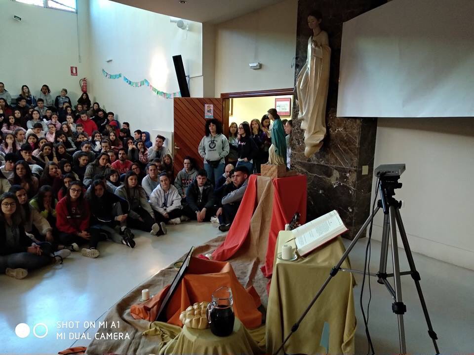 SomosPresentaci's tweet photo. Con la oración de la mañana termina nuestro VI festival de la canción en MADRID. Ahora somos más Presentación y toca dar testimonio en nuestra ciudad de origen. Gracias Madrid por tanto!!!! #somospresentación #tenvalor #somosporquesomos https://t.co/OcxZrTRWmS