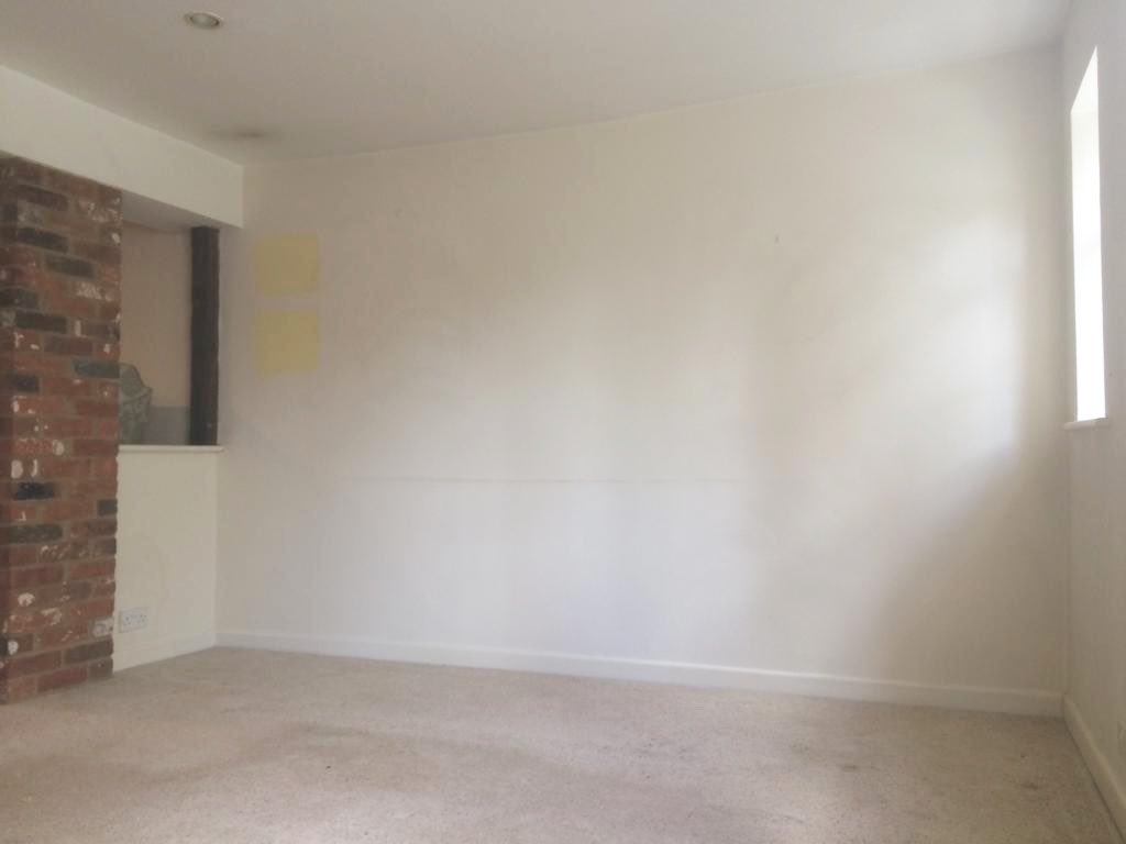 ThePaintHenley's tweet photo. Spring has sprung! 💐 Lovely to transform this cottage lounge to a warm sunny yellow ☀️ #mellowyellow #springcolours #Henleydecorator #ThePaint https://t.co/I6iI8QUUet
