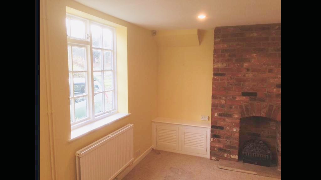 ThePaintHenley's tweet photo. Spring has sprung! 💐 Lovely to transform this cottage lounge to a warm sunny yellow ☀️ #mellowyellow #springcolours #Henleydecorator #ThePaint https://t.co/I6iI8QUUet