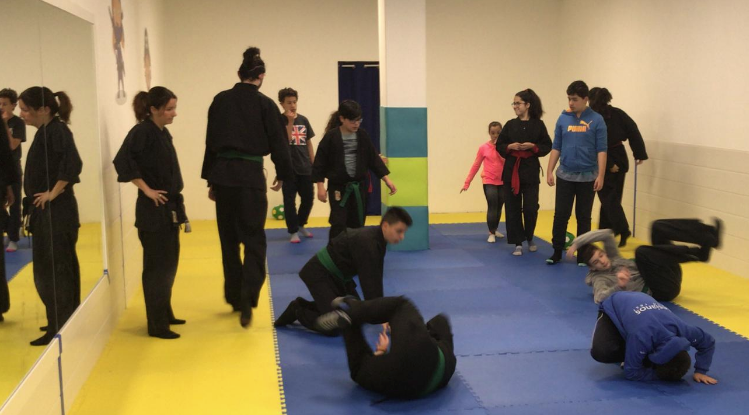 eSmilePsico's tweet photo. ¡¡Ya ha nacido nuestro hermanito!! 👩‍👦Se llama eSmile Dojo y es un sitio fantástico, dedicado a actividades psicodeportivas #Ninjutsu , #Babygym, #Psicomotricidad. Trabajamos habilidades personales y sociales a través del ejercicio físico y el juego. 😁➡️ https://t.co/qEV6ljWNvT https://t.co/2lDqUafPQb
