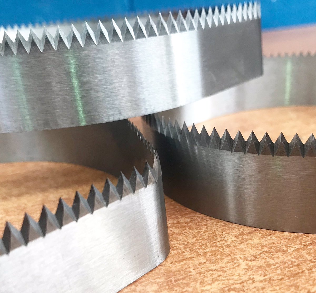 afiladocuchilla's tweet photo. Afilado de cuchillas para industrias #alimentarias , #carnicas ... #afilado de #cuchillas a #bisel y #dentadas #mataderos #avicola #embutidos asegura un buen rendimiento con las herramientas bien afiladas. #IVgama #Vgama https://t.co/UimOeyJAuL