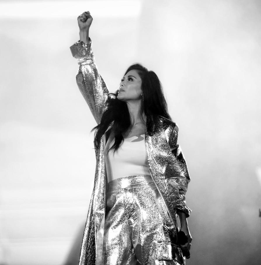 lovindubai's tweet photo. Taking a moment for the legend that is Nicole Scherzinger 😍 She rocked her performance at the Special Olympics World Games Abu Dhabi, before looking like serious Hollywood royalty during an interview with the @KrisFadeShow and in front of the Dubai Fountains. Queeennnn👑 👑 https://t.co/8IWVt45VGO