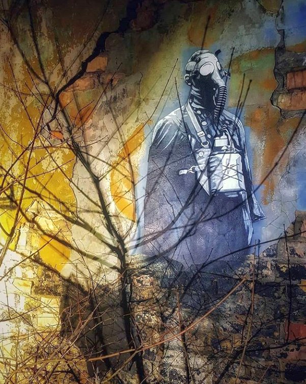 Ami_01's tweet photo. Artist: #PlotbotKEN - https://t.co/qck5NvyNJb  - City: #Berlin , Germany #StreetArt #urbanart #kenplotbot  #abandoned #lostplaces #factory #gasmask (Ph.: #lostplaceu ) https://t.co/8awAgByuDw