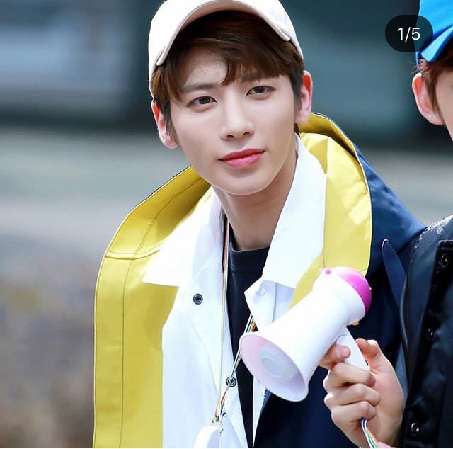sodjiii's tweet photo. Гляжу на Тэхена, вижу Джонги💜

#TXT #Shinee #Jongyun https://t.co/jUvKcDDiqi