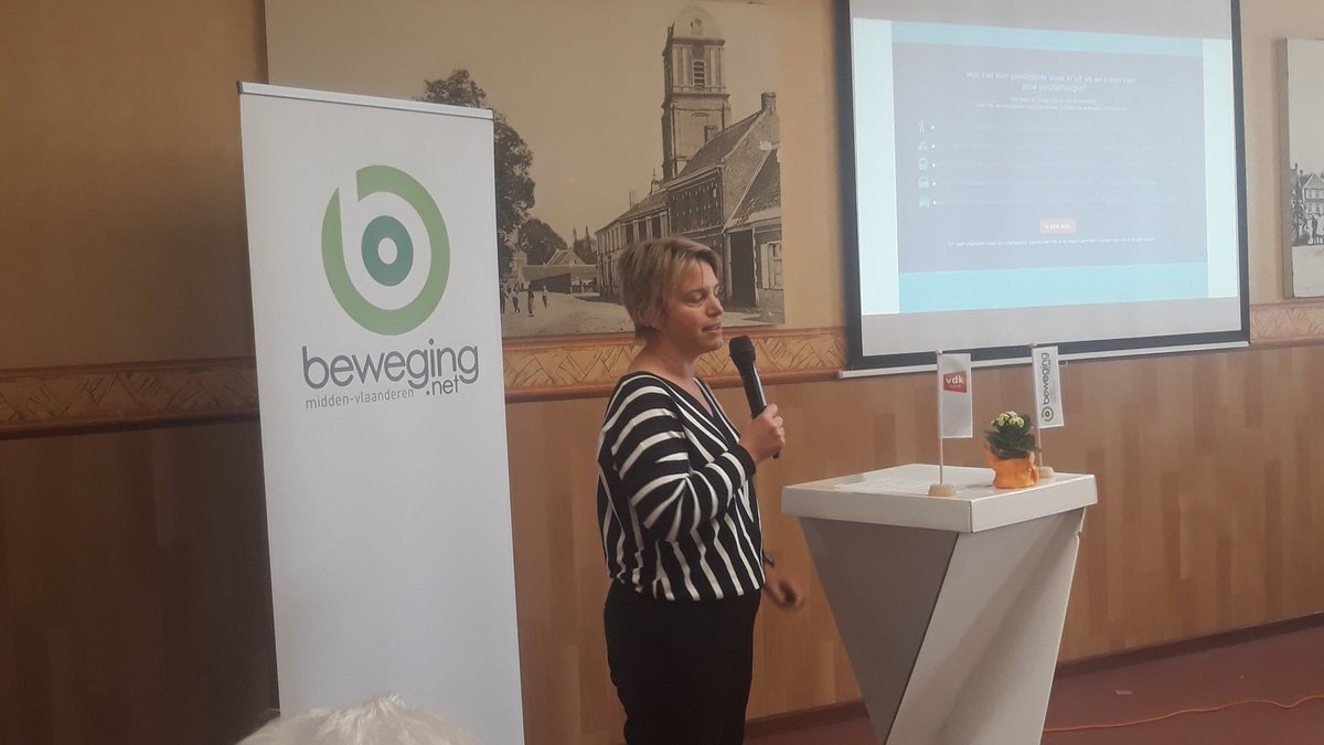 nancyvereecke's tweet photo. Joke Schauvliege te gast op trefpuntontbijt @BewegingNetMVL in Merelbeke Bottelare #vdkbank met vele vrijwilligers. https://t.co/LJnEliMpsD