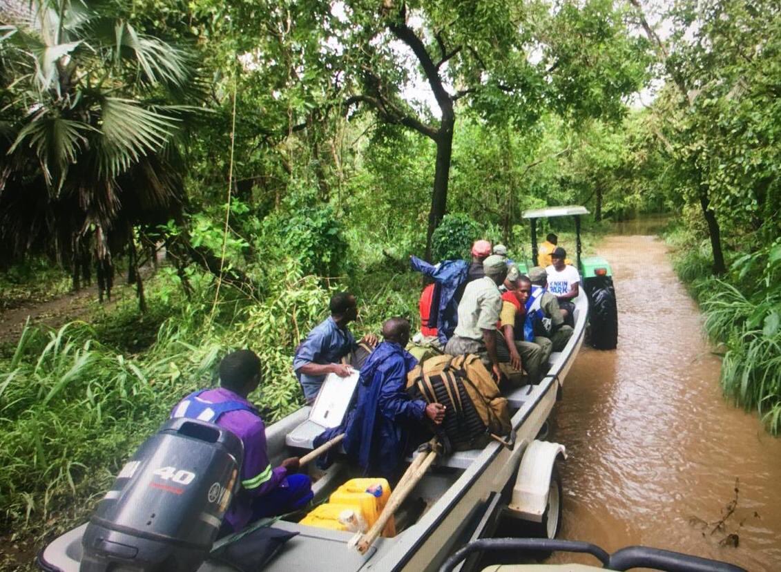 #Rangers are still working effortlessly to #rescue stranded #people and supply #food #CycloneIdai #Mozambique #GorongosaNationalPark please share #love #donation #maketheworldabetterplace #SharingIsCaring #SundayThoughts #SundayMotivation gorongosa.org/cyclone_relief…