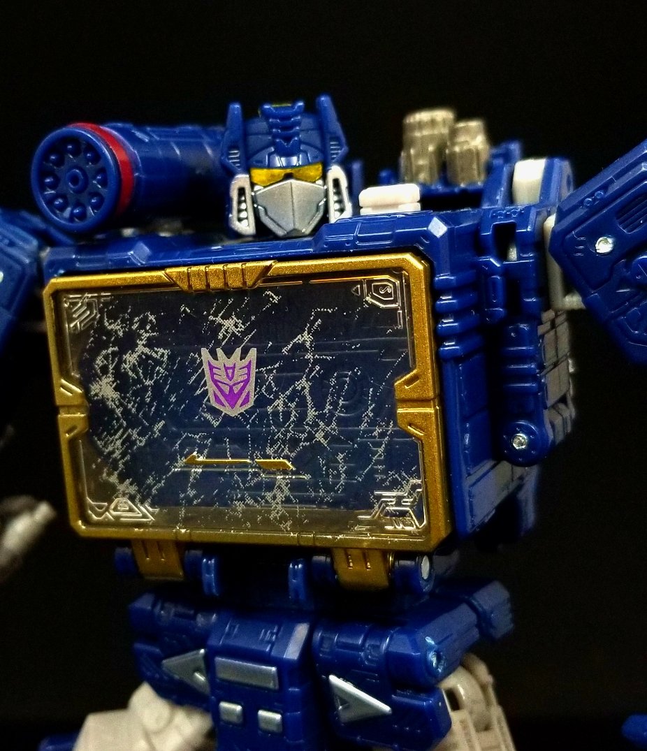 HailHasbro's tweet photo. Siege WFC Soundwave. #soundwave #siege #transformers #transformerscollections #hailhasbro #hasbro #floortime #transformerreviews #transformers4life #plasticcrack #toyphotography #toyphotographs #deluxe #decepticons #hailhasbroreviews #actionfigures https://t.co/YWZ8FOXILj
