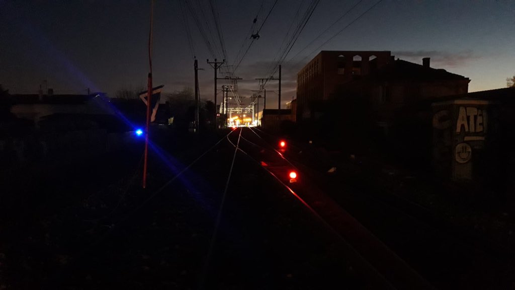 AnaisRobert_'s tweet photo. 🌙 Cette nuit encore, les équipes étaient sur le pont à #Muret @groupe_NGE @SNCFReseau #Occitanie ⏳78h de chantier de non-stop 👷🏼‍♀️👷‍♂️💪👍 https://t.co/FloPcpdLDE