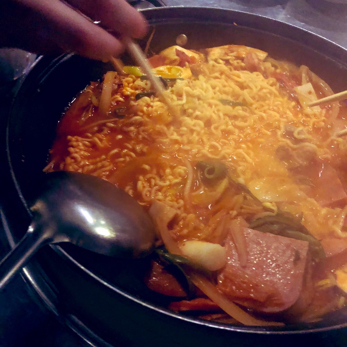 새벽에 부대찌개가 땡겨서 먹으러왔다. 몸은 미국에 있어도 정신은 한국시간에 맞춰서 움직인다.