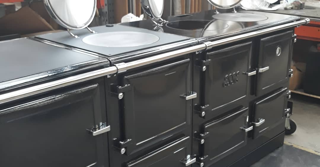 ESSE1854's tweet photo. A sneak preview inside the factory this week. End of the cooker production line. The large electric range cooker is bound for Scotland. It features 5 ovens, 2 warming cupboards, 2 cast iron cook tops, induction and 2 grills. Finished in Pewter enamel. Big is beautiful! https://t.co/lpxnBkt55q