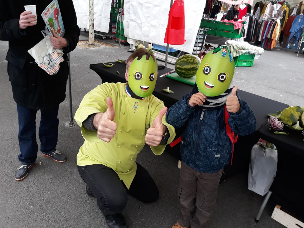 Ce matin, sur le marché des Rives de l'Yerres, les enfants sont heureux de repartir avec des cahiers d’activité “Frutti &amp; Veggi hiver” et des masques Frutti Veggi offert par notre partenaire <a href="/Interfel/">Interfel</a> ! #GOODFRANCE #GF2019 #GoutDeFrance <a href="/_gastronomie_/">Goût de France - Fête la gastronomie</a>