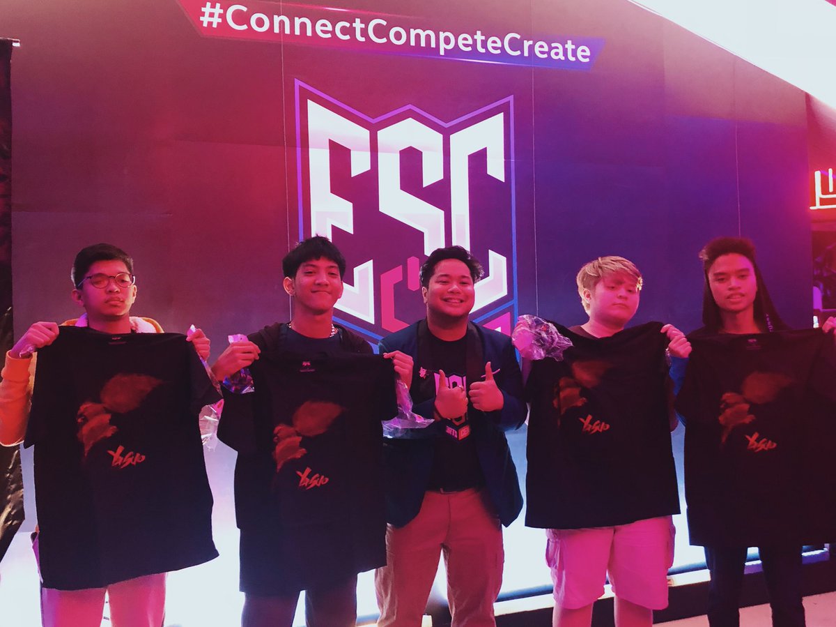 enjoyGLOBE's tweet photo. #TheESC is the place to be, gamers! π @RikuCasts and @Arctikuno are also checked in to show us how to #ConnectCompeteCreate like pros! βοΈ #GlobeEsports https://t.co/dkg6dt8SW0