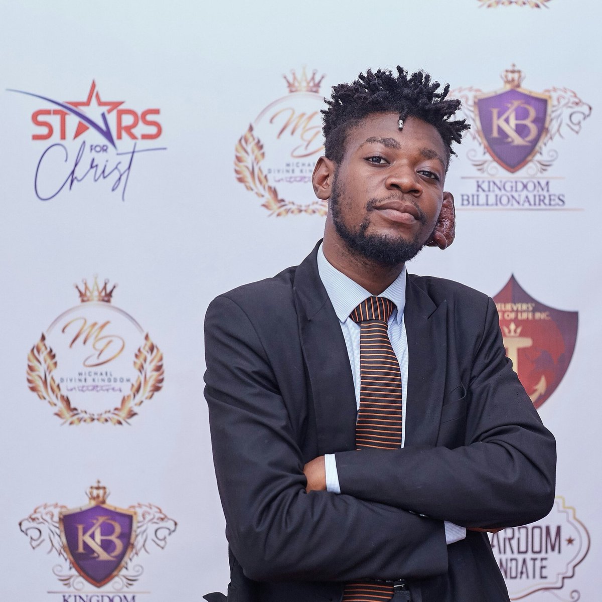 irismusik's tweet photo. Every single day is another chance to correct our mistakes and make a difference. Happy Sunday. Proud to be a Sunday born😋. EP on the way.
#IrisMusik #LasisiBa #rapmusic #SundayMotivation #Suits #freestyle #fashion #media https://t.co/i1V8rfjiK3