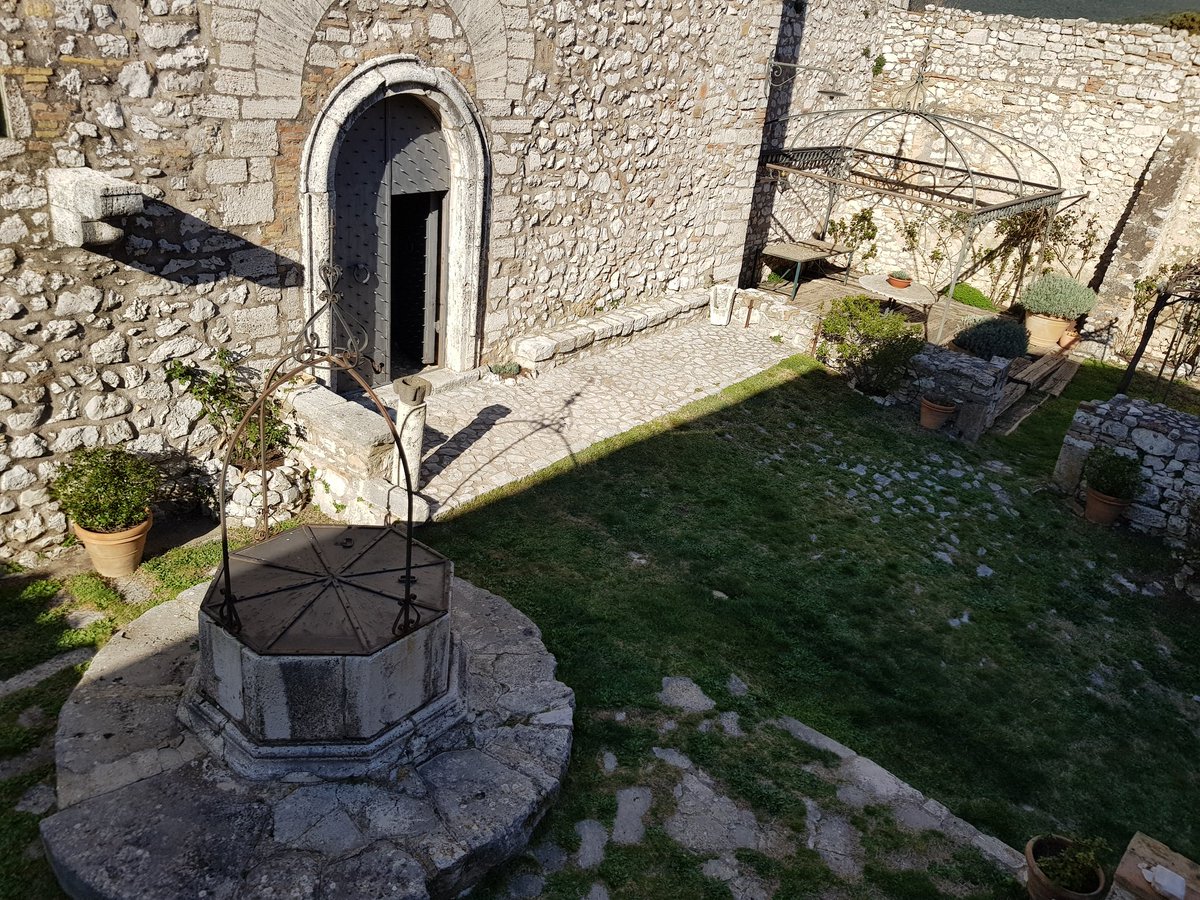 lorettaromildo's tweet photo. Castello del Poggio a #Guardea in #Umbria. Sorto nell'XI sec. su una rocca bizantina, domina la Valle del #Tevere. Da qui passarono Federico Barbarossa, Carlo V, Cesare e Lucrezia Borgia, Galileo Galilei, J.E. Steinbeck. Centro culturale grazie all'attuale proprietà.
#GiornateFAI https://t.co/HM6NnyOg5y