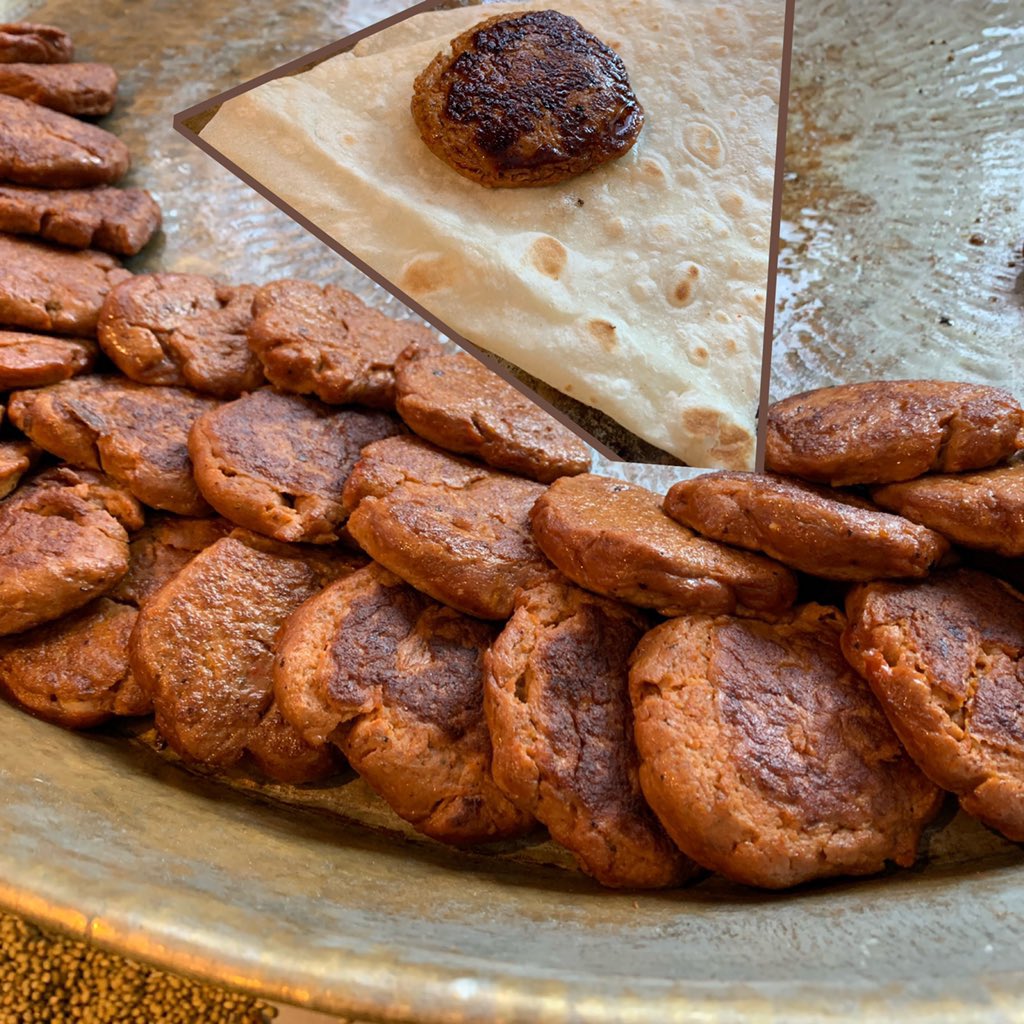 rajesh_tara's tweet image. Park Hotel had laid a large buffet spread yesterday. However,I focused on #MuttonGalawatiKebabs with #RumaliRoti #NalliNihari with #Sheermal #DaulatKiChat, #PaanRasmalai &amp;amp; #BlackRiceKheer. 

#TimesKitchenTales #CeleberatingIndianFood #FoodLoversMeet #FoodBloggers #MagicofFlavours